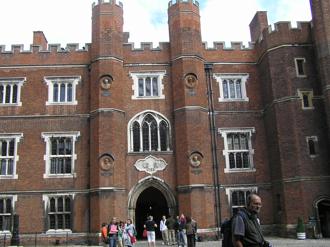 London 453 Hampton Court