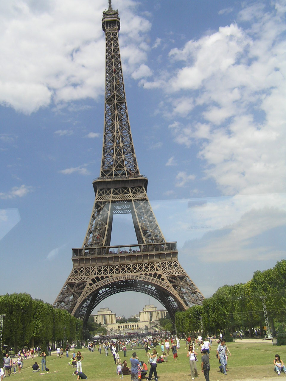 0195 Párizs Eiffel tor.