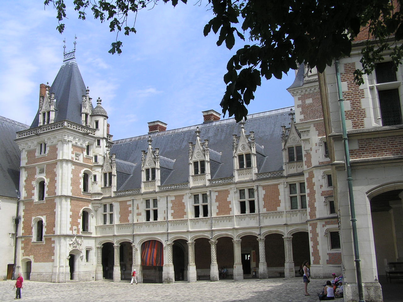 0677 Blois kastély udvari homl.