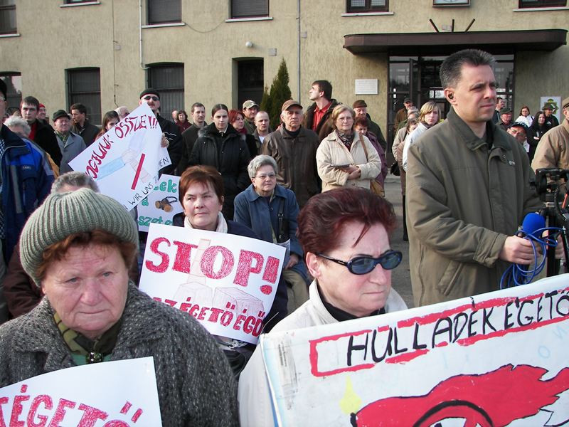 2007-02-23 Demonstráció a vasútállomás előtt