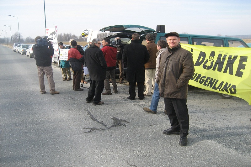 2011-02-04 Sajtótájékoztató a tervezett égető helyszínén