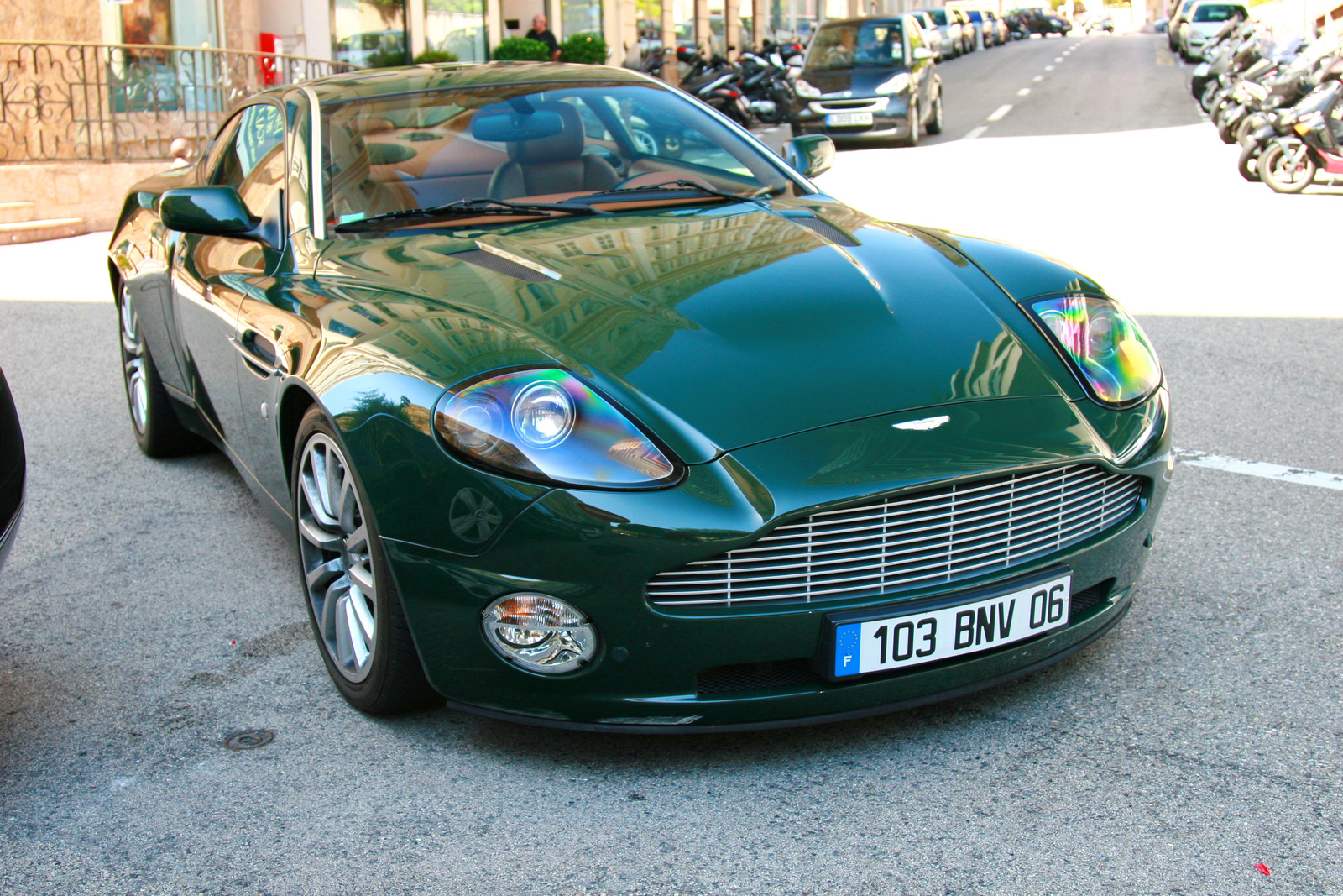 Aston Martin V12 Vanquish