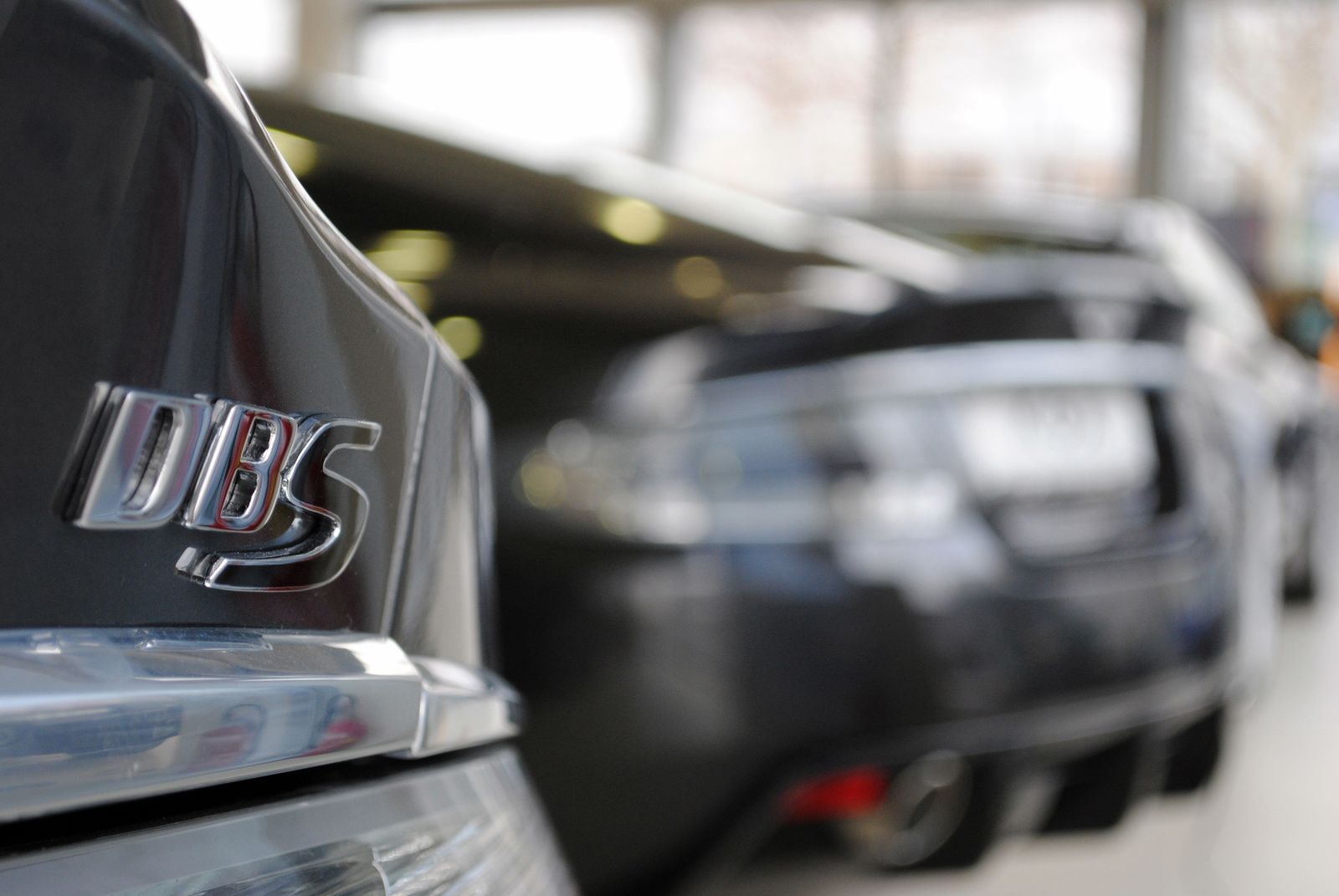 2X Aston Martin DBS