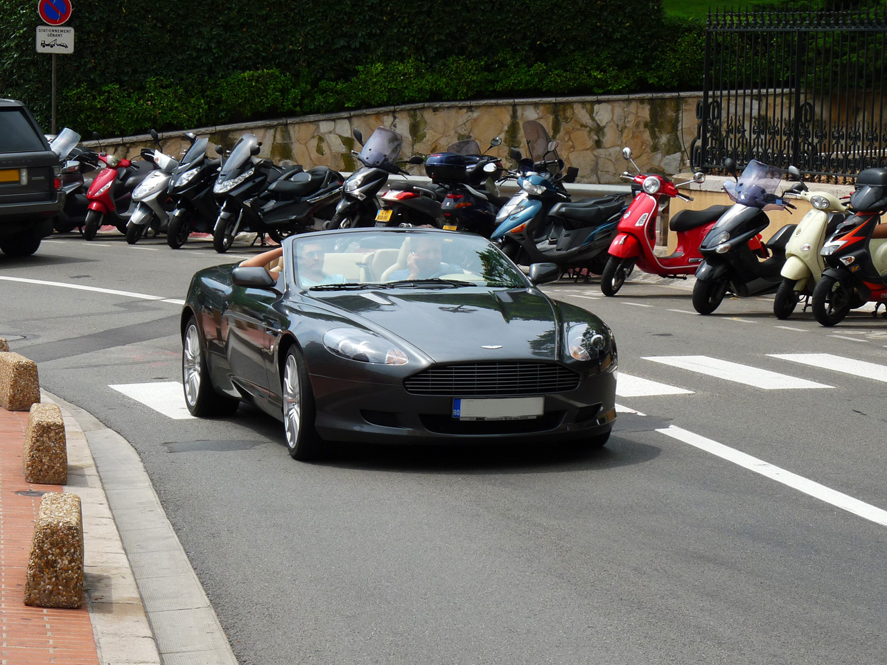 Aston Martin DB9 Volante