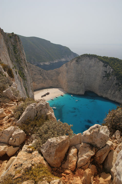 Navagio öböl hajóronccsal