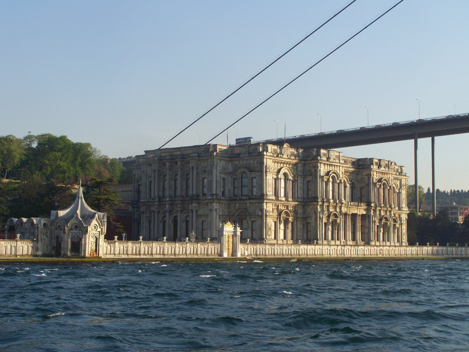 Isztambul, egy palota a Boszporusz partján