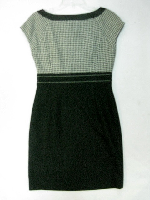 90924A-14  CHANEL BLACK WOOL DRESS SIZE 2 4 6 8 （BACK） PRICE USD