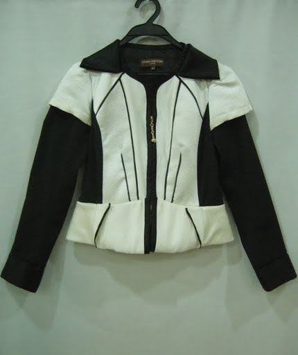 90808E-15 LV WHITE COTTON COAT SIZE S M L PRICE USD 43[1]