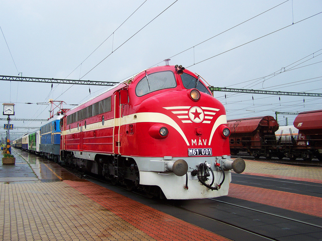 M61 - 001 + V43 - 1001 Dombóvár (2010.07.31).