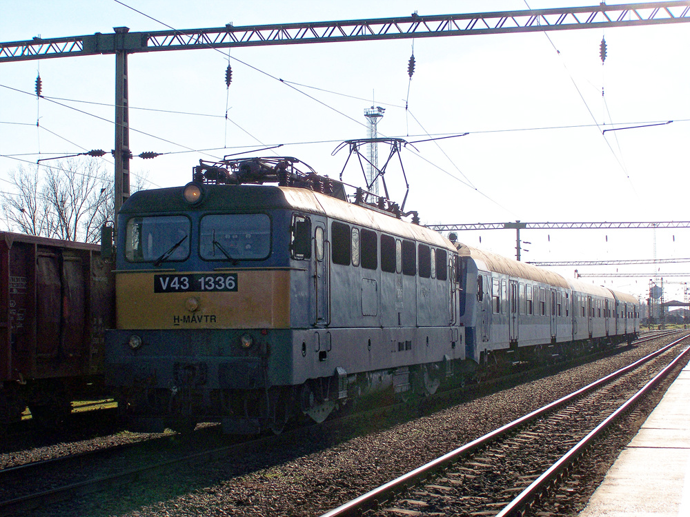 V43 - 1336 Dombóvár (2010.11.11).