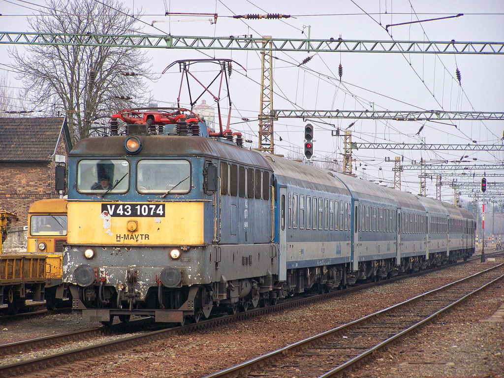 V43 - 1074 Dombóvár (2011.02.02).