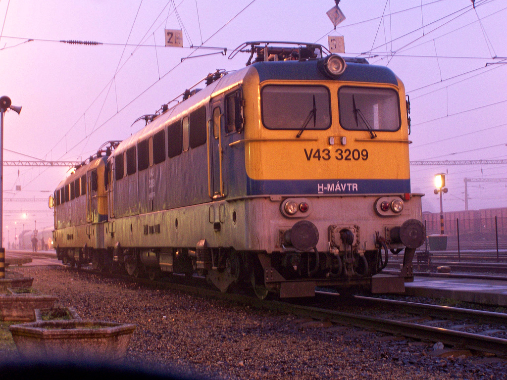 V43 - 3209 + V43 - 3216 Dombóvár (2011.01.18).