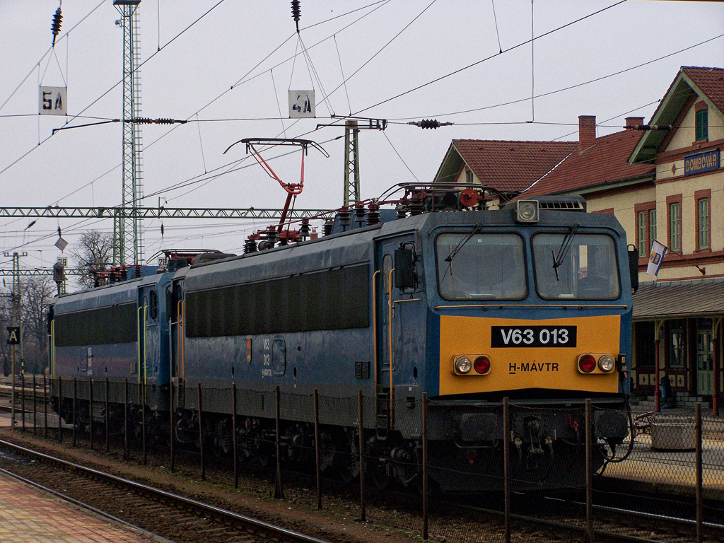 V63 - 013 + V63 - 035 Dombóvár (2011.03.03).