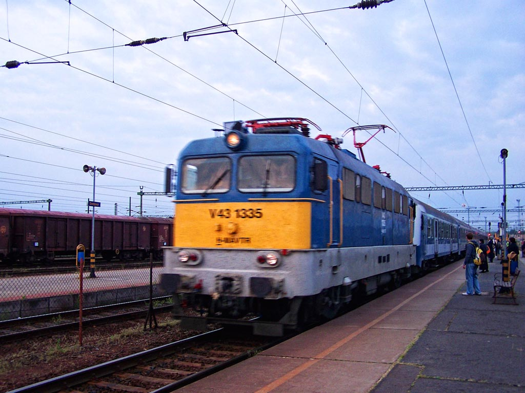 V43 - 1335 Dombóvár (2011.04.28)01.