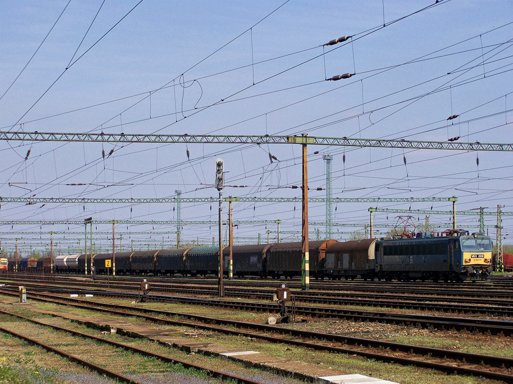 V63 - 009 Dombóvár (2011.04.04).