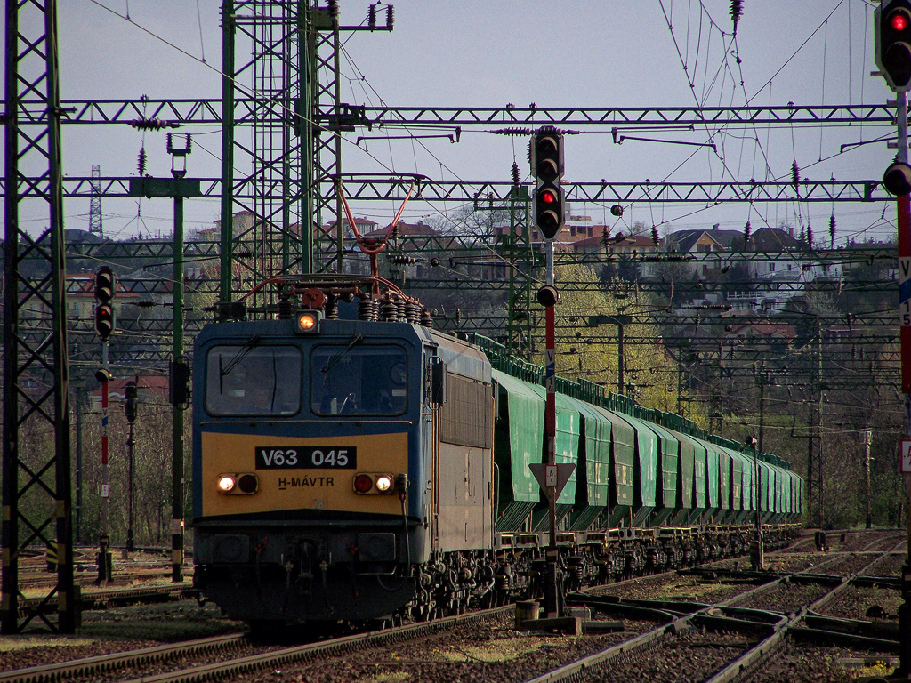 V63 - 045 Kelenföld (2011.04.09)01