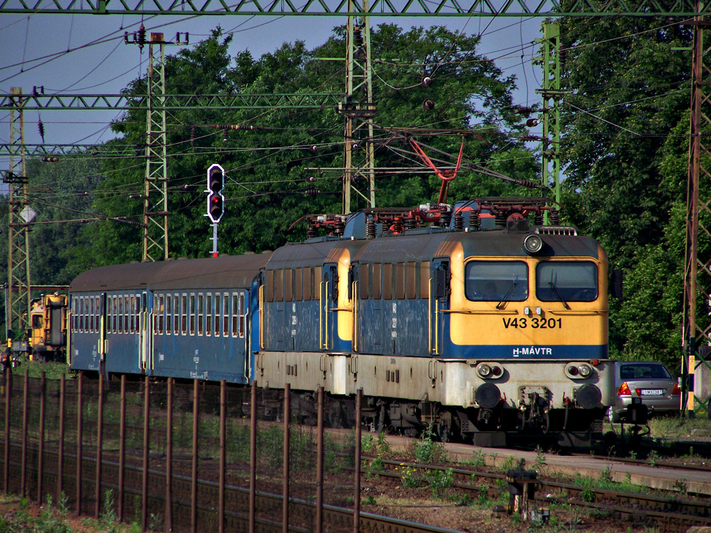 V43 - 3201 + V43 - 3209 Dombóvár (2011.06.10).