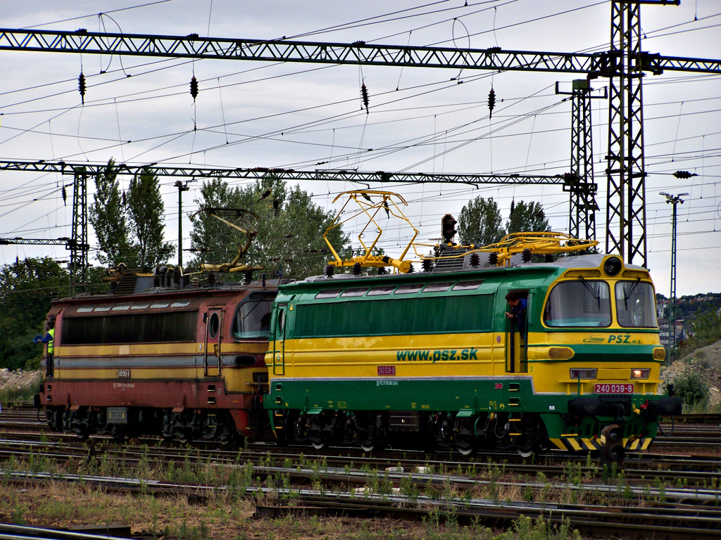 240 039 - 8 + 240 082 - 2 Kelenföld (2011.06.19).