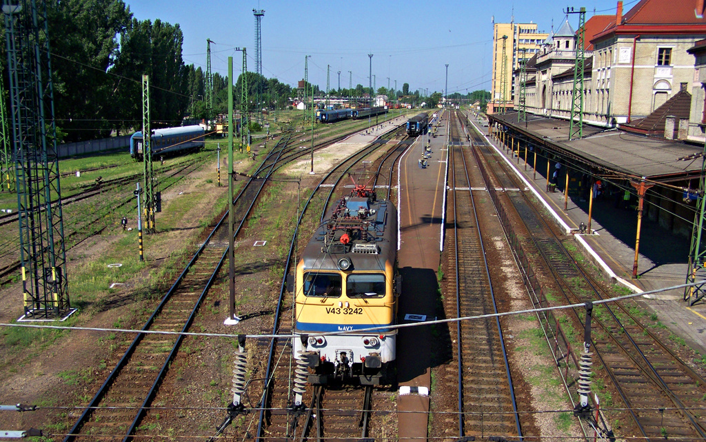 V43 - 3242 Pécs (2011.06.16).