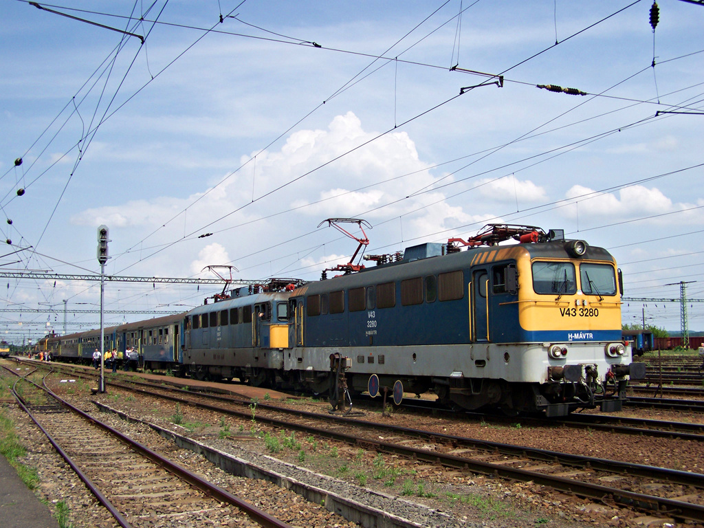 V43 - 3280 Dombóvár (2011.06.06).