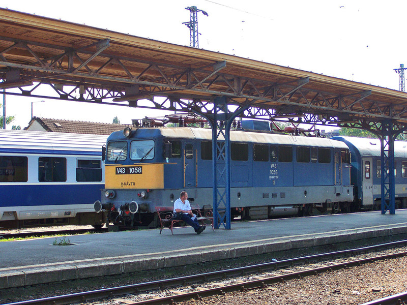 V43 - 1058 BP Keleti (2010.07.09).