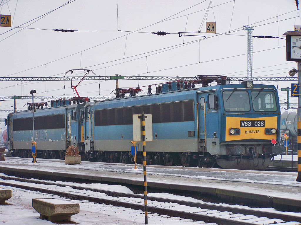 V63 - 014 + V63 - 028 Dombóvár (2010.01.07).