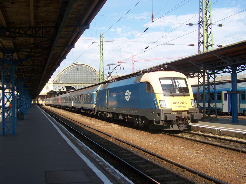 1047 009 - 4 BP Keleti (2009.08.18)01