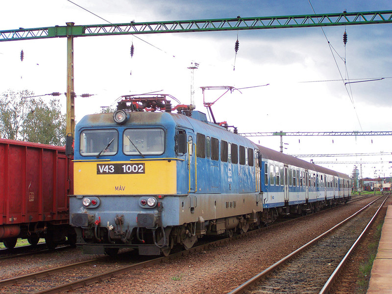 V43 - 1002 Dombóvár (2010.09.28)01.