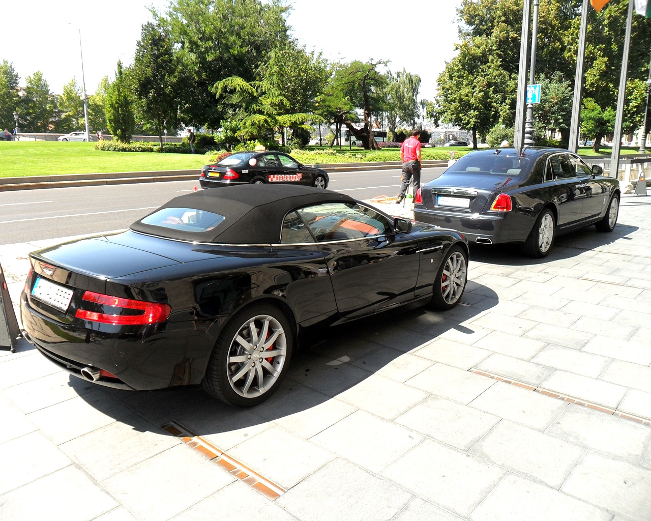 Rolls Royce Ghost Aston Martin DB9 Volante