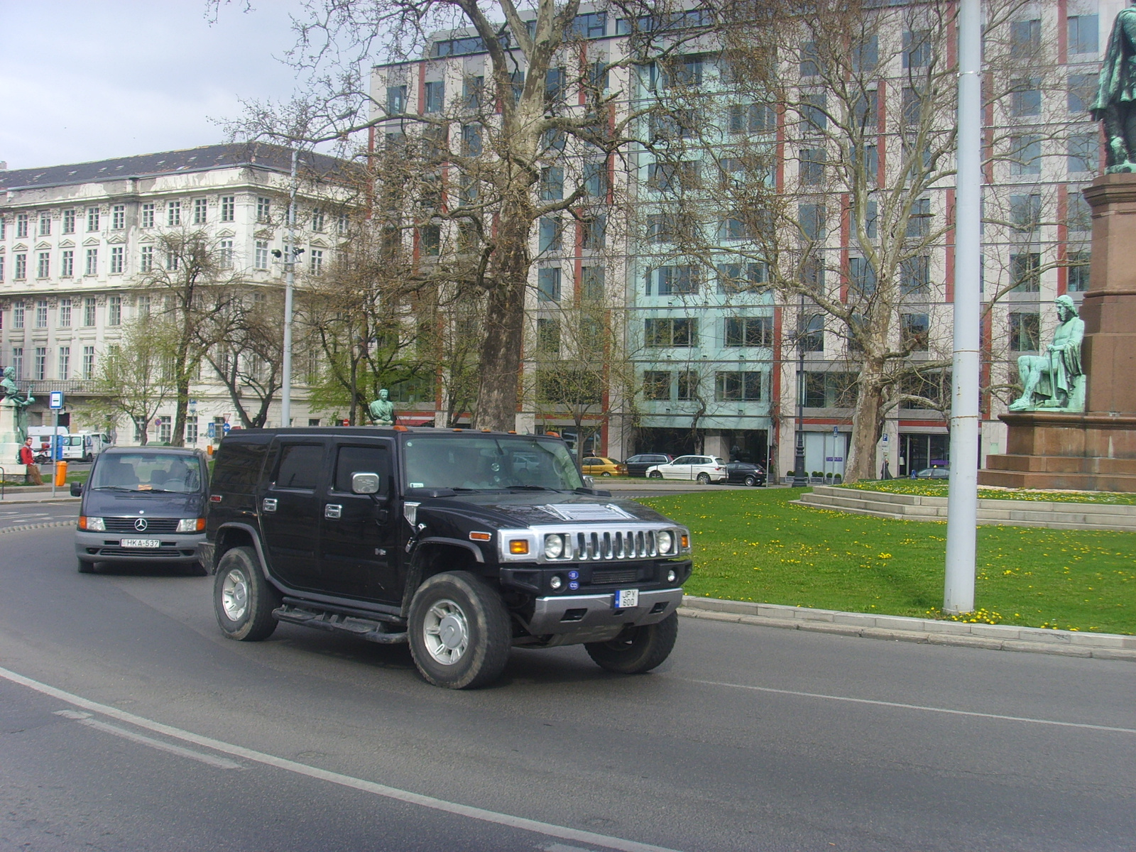 HUMMER H2