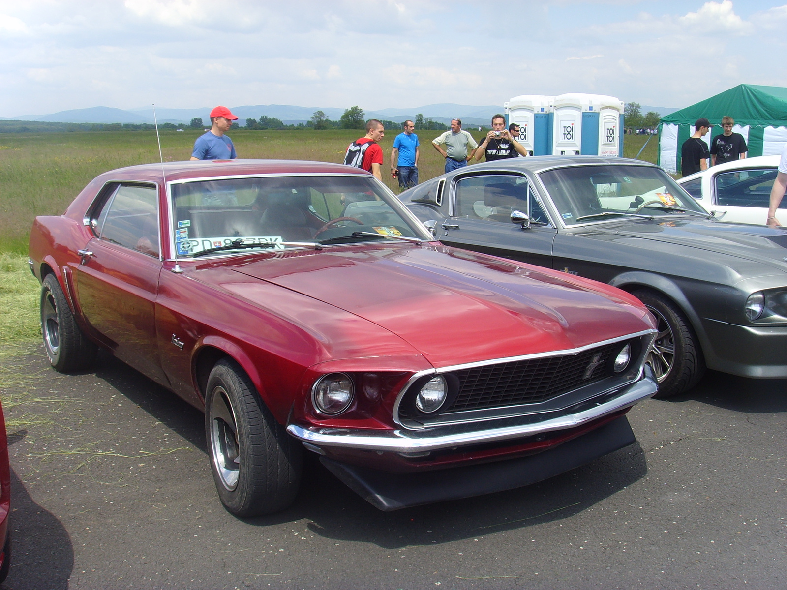 FORD MUSTANG