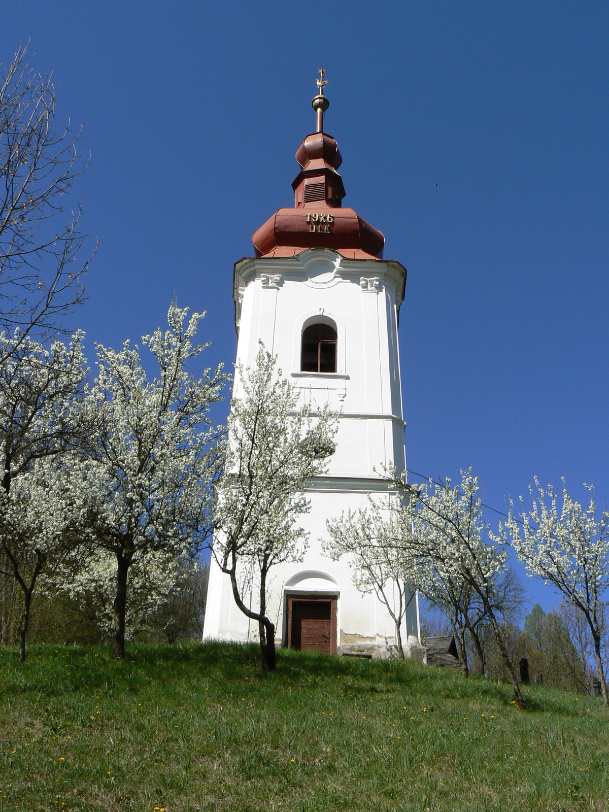 Templomtól különálló harangtorony