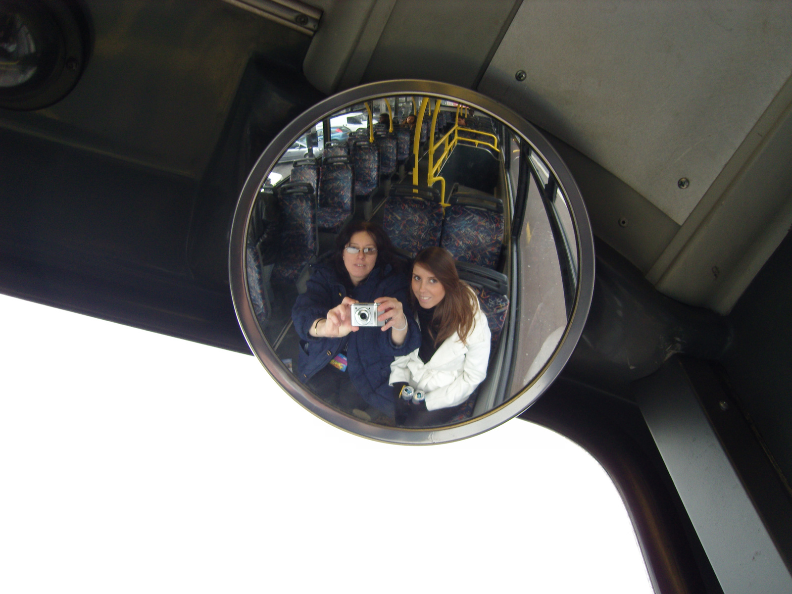 Tükörben (buszon)