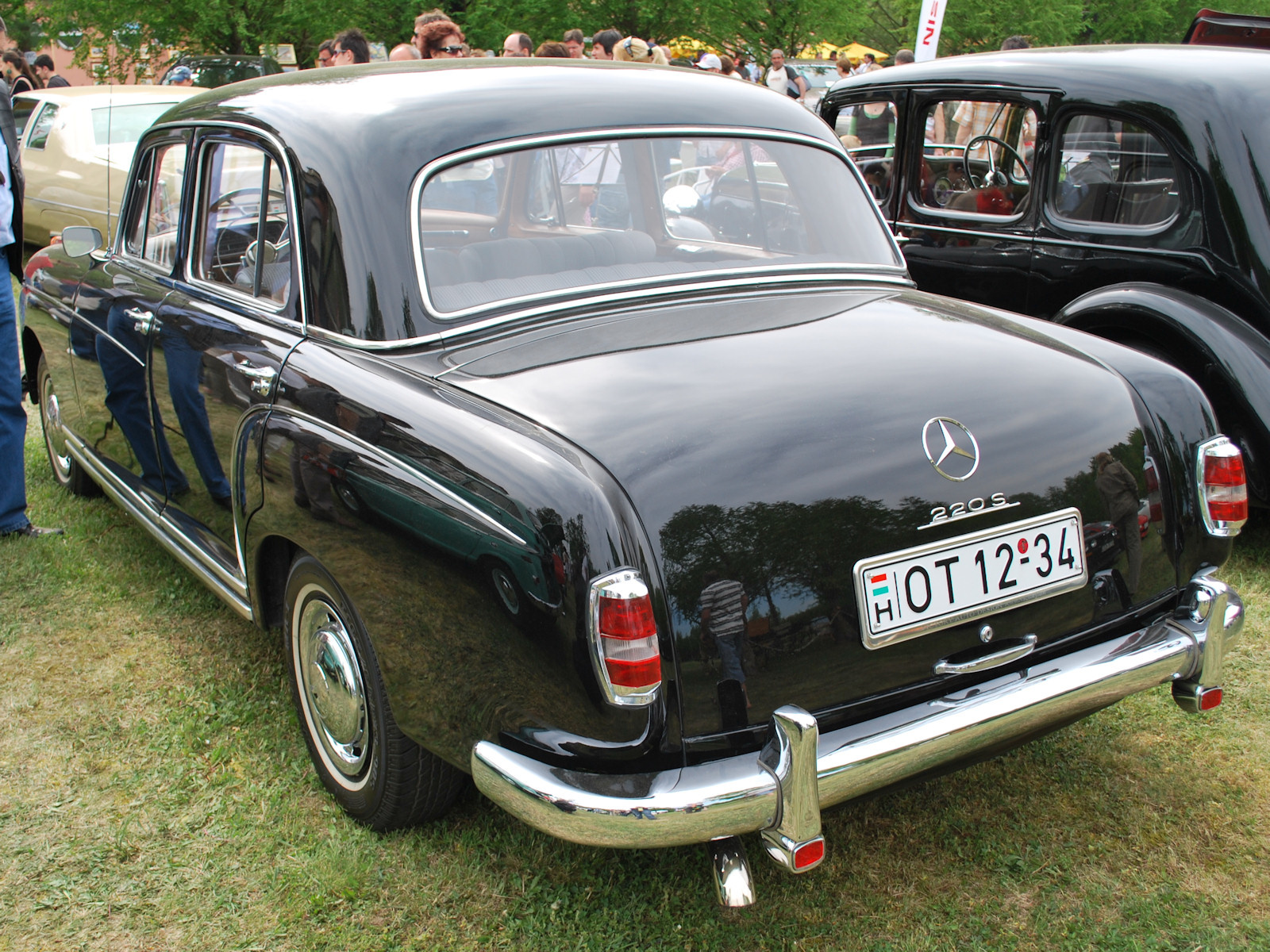 Mercedes-Benz 220S