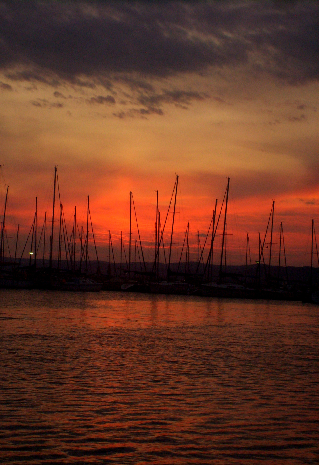 vitorlák a Balatonnál