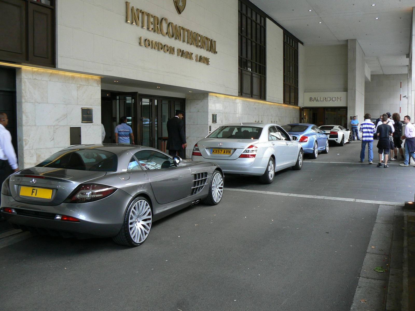 (3) SLR & Bentley & LP640