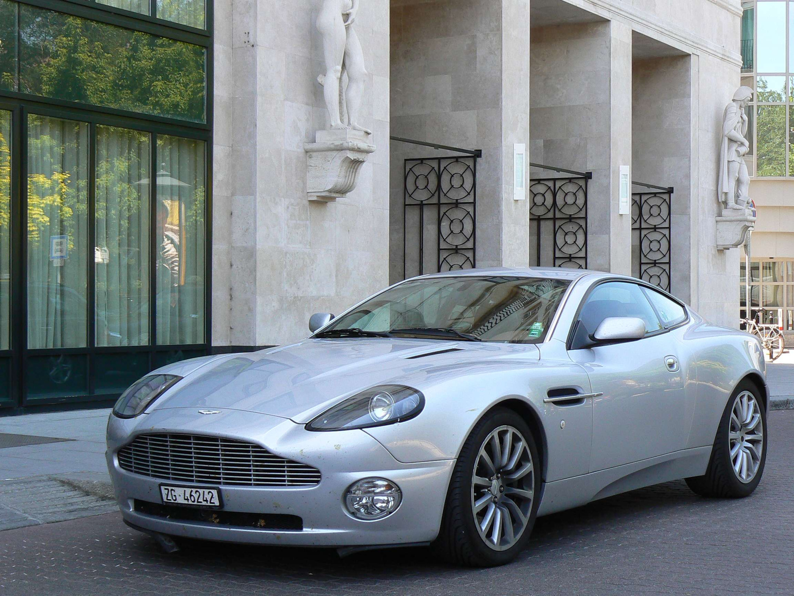 Aston Martin Vanquish 020