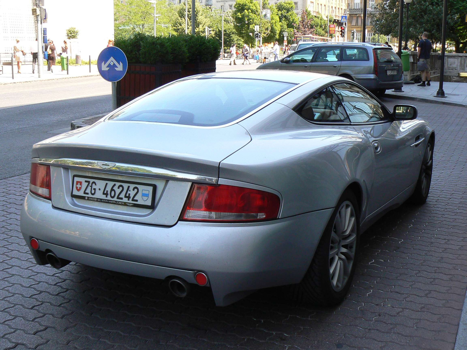 Aston Martin Vanquish 018