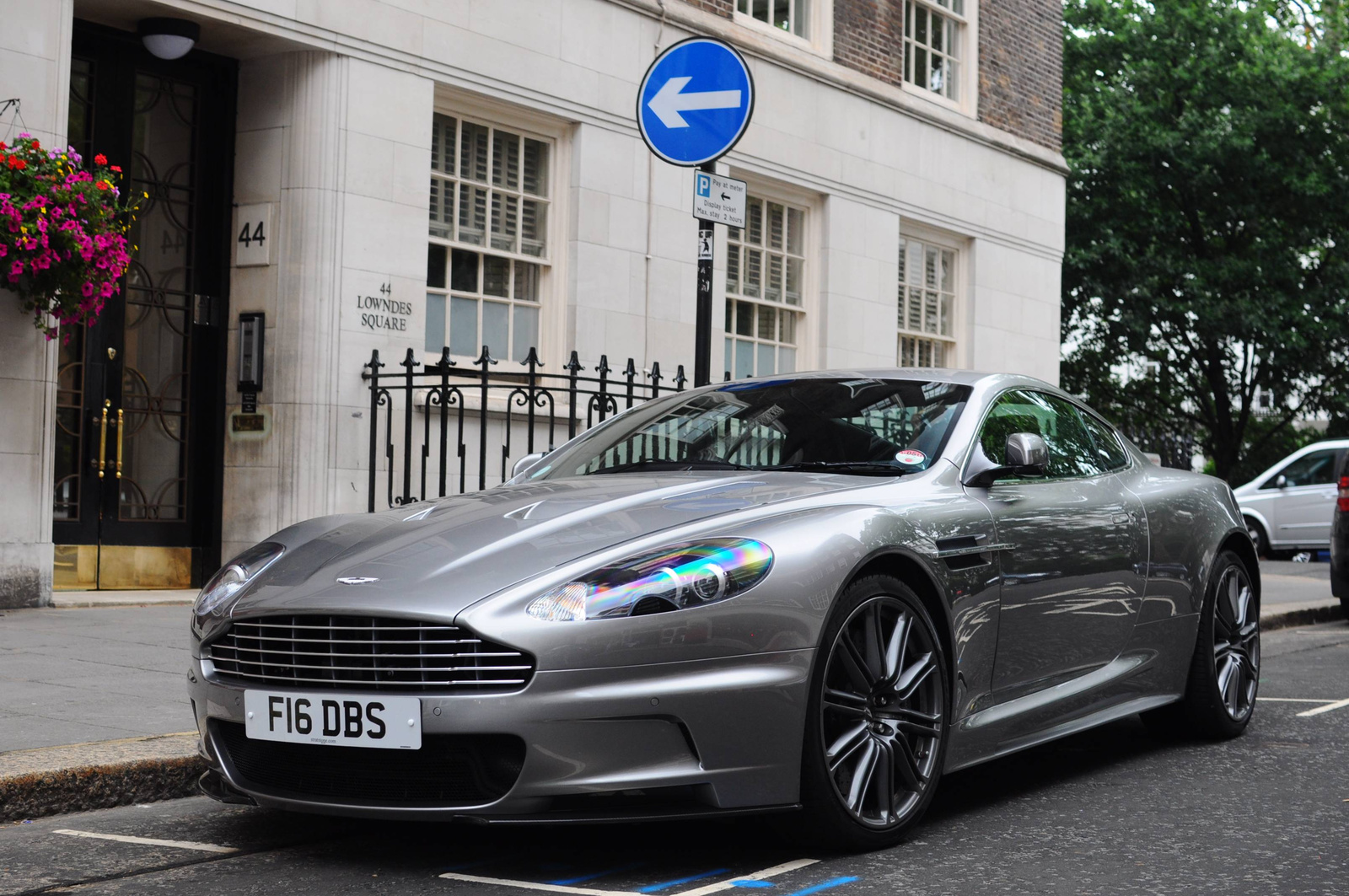 Aston Martin DBS