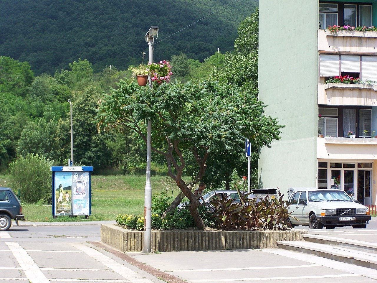 Besztercei képek, a Beszterce-tér széle