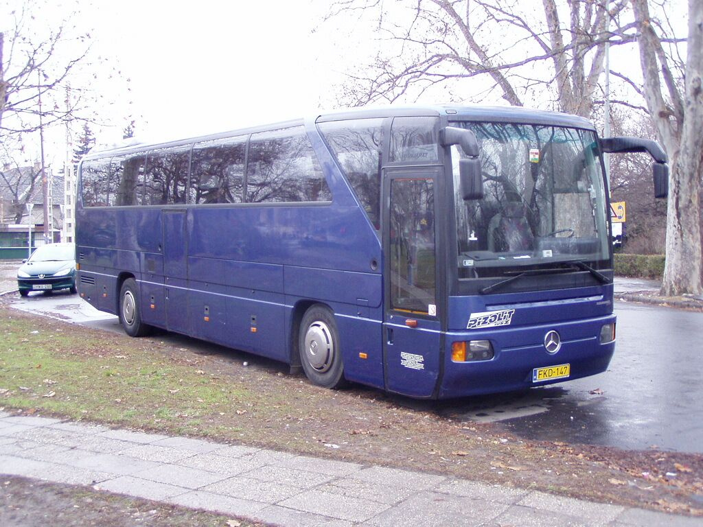 Mercedes-Tourismo-041226-03