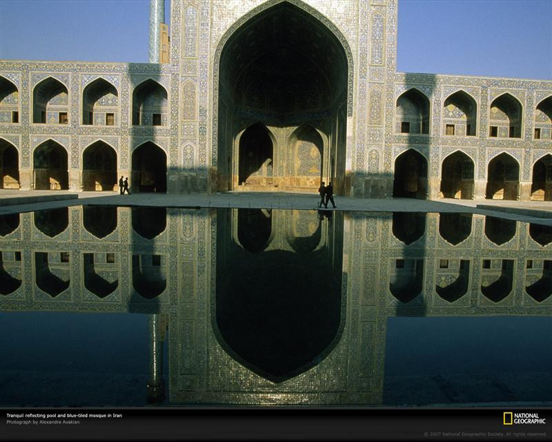 reflecting-pool-iran-738842-xl (Medium)