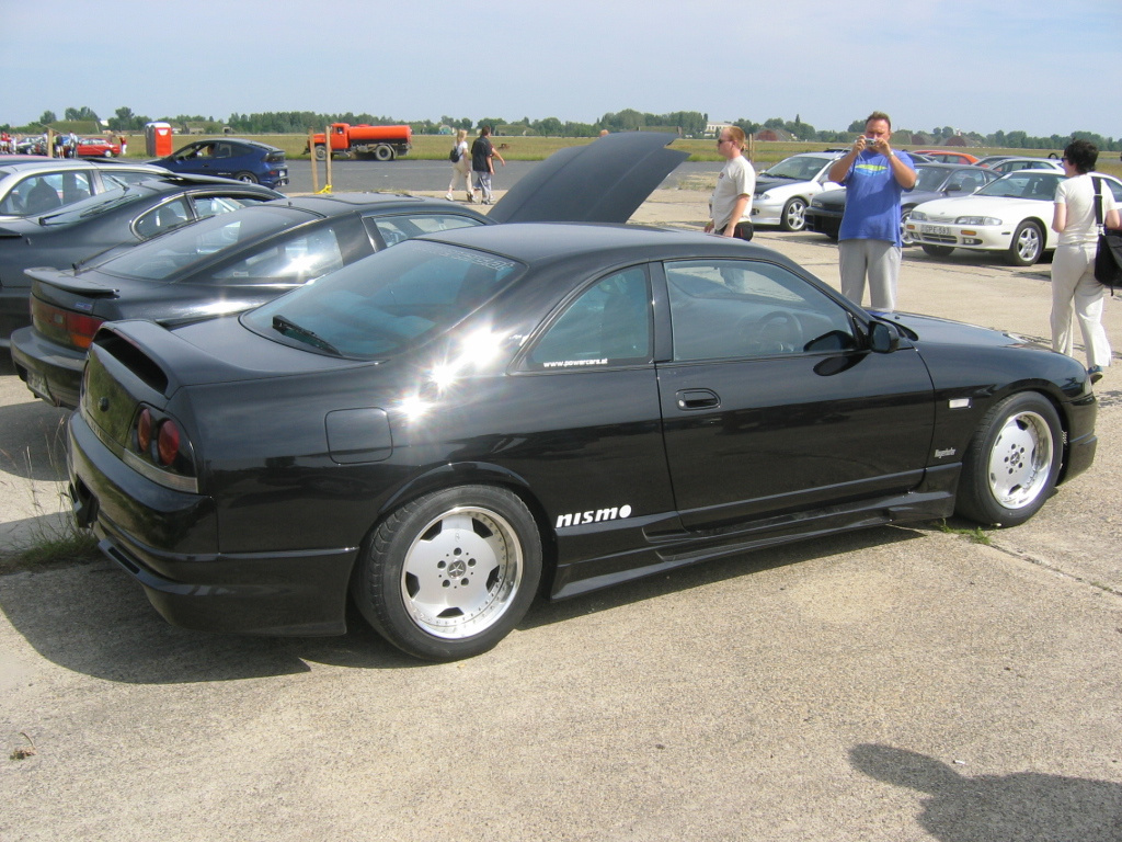 Skyline R33