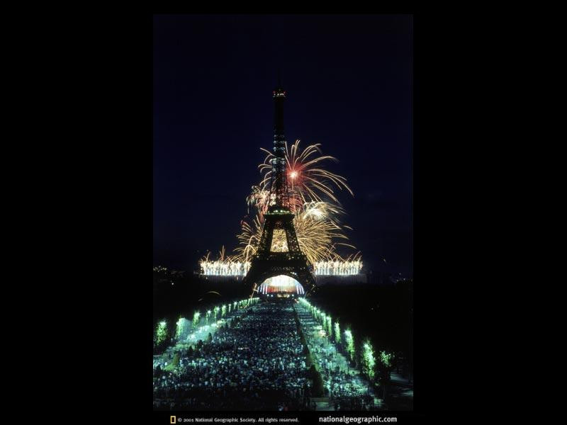 eiffel-tower-fireworks-450237-sw (Medium)