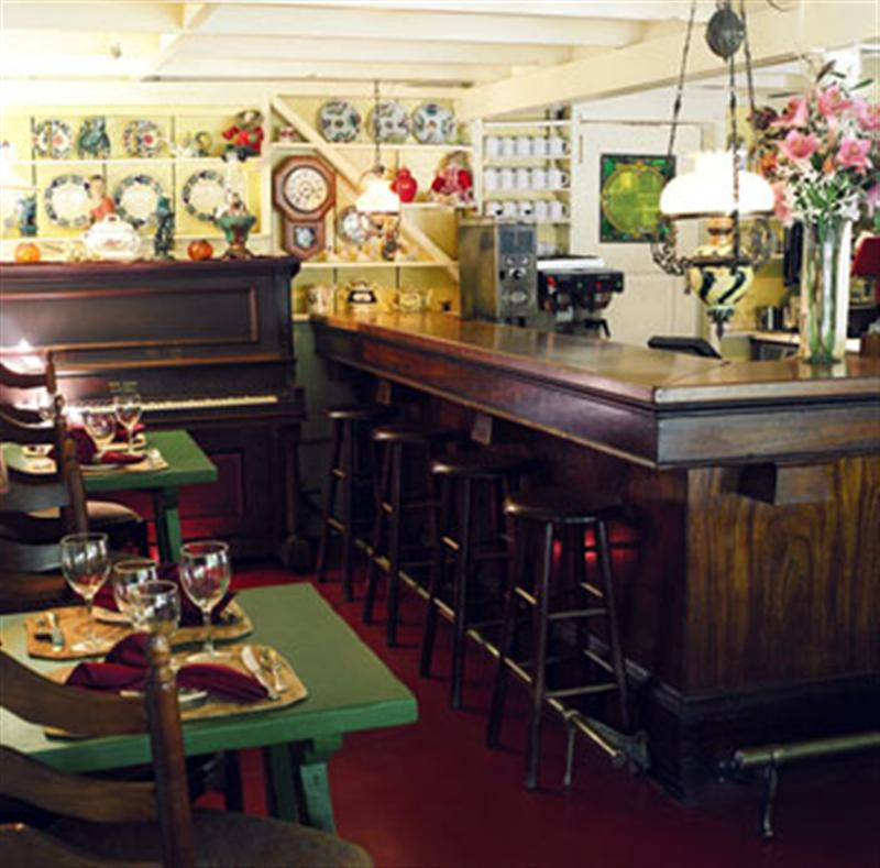 Bar-Room-Deetjens (Medium)