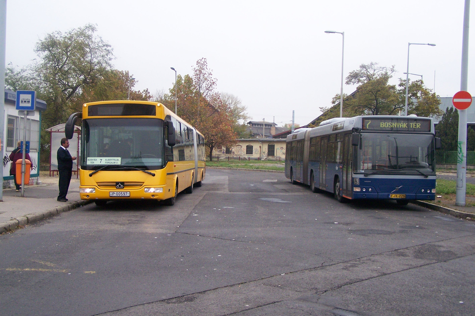 Busz P-00597+FJX-229