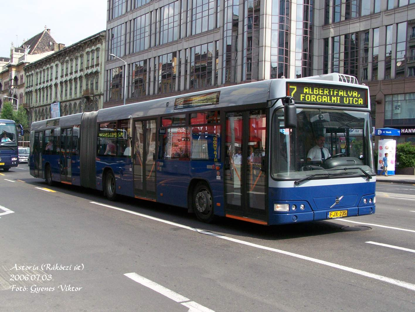 Busz FJX-235 2