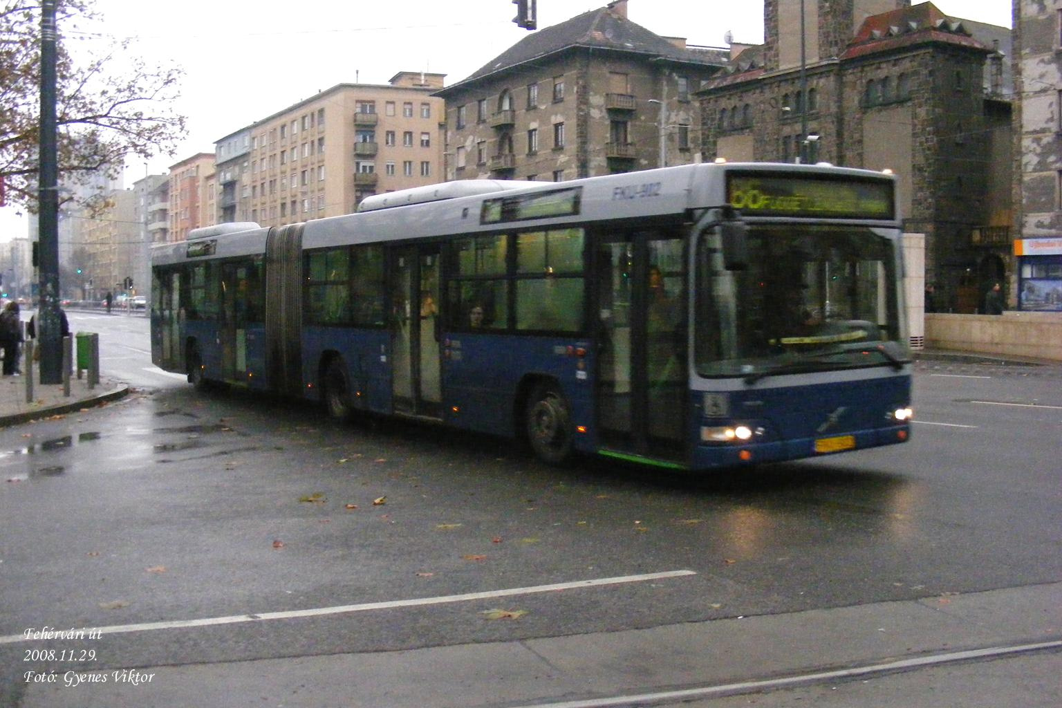 Busz FKU-902