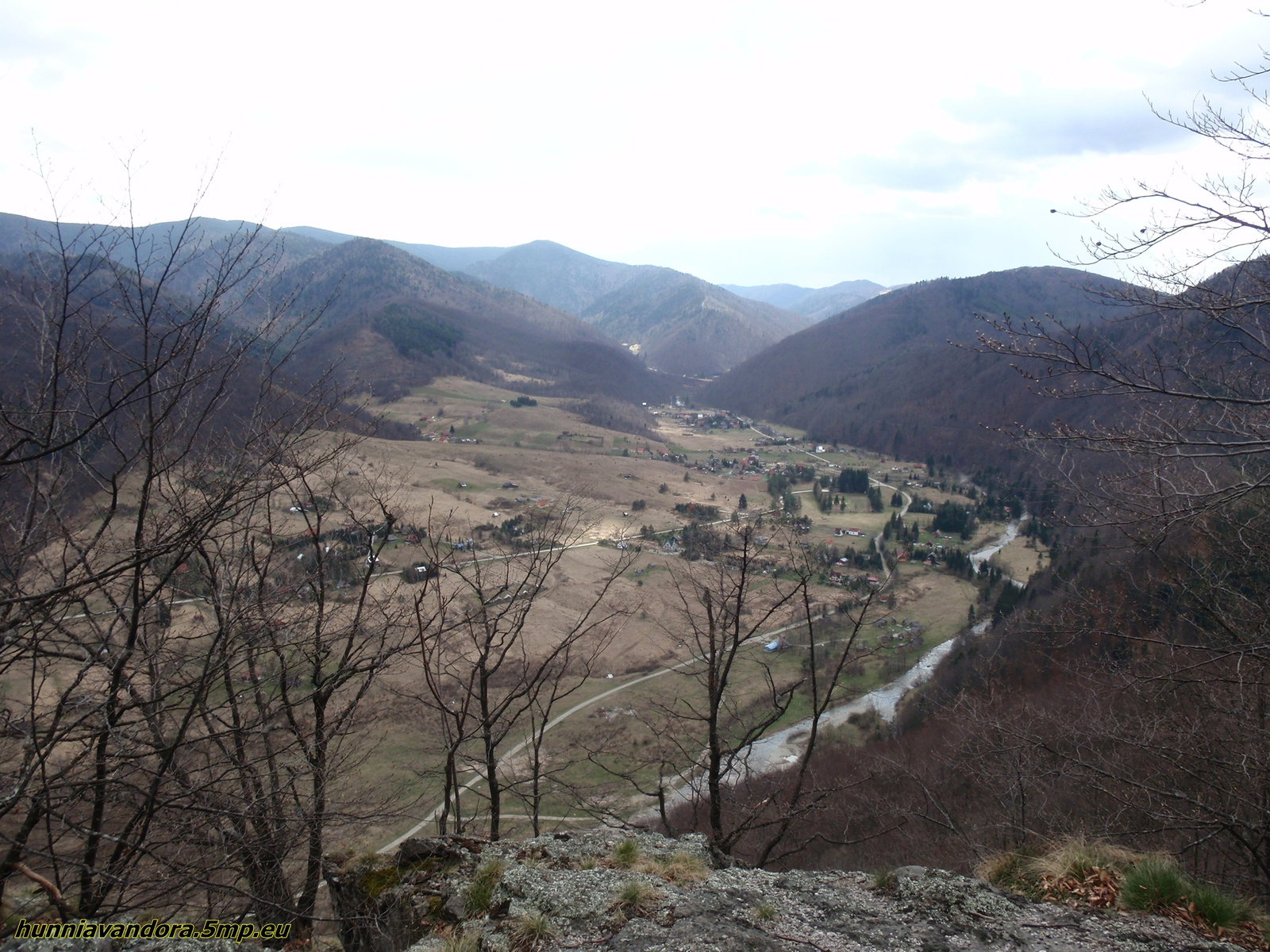 A Jád-völgye a Bulz-kőről