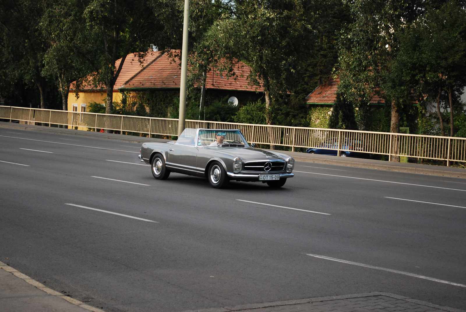 Mercedes-Benz 230SL